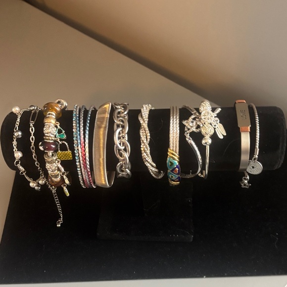Jewelry - Lot of silvertone bracelets.2 are stretchy and some have adjustable chains.